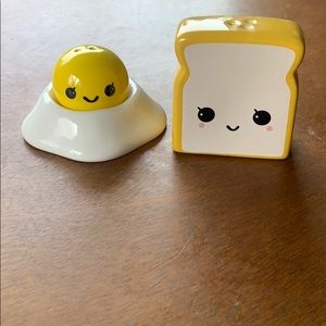 Egg and toast salt and pepper shakers